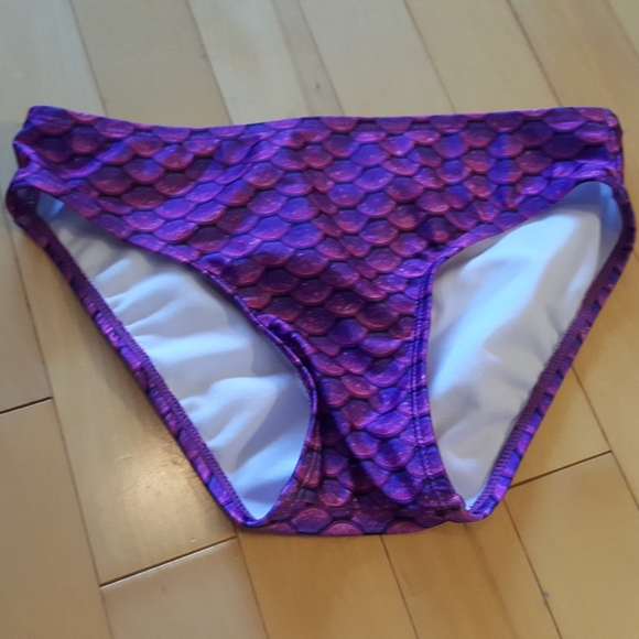 Bras and swim suits - Picture 8 of 9